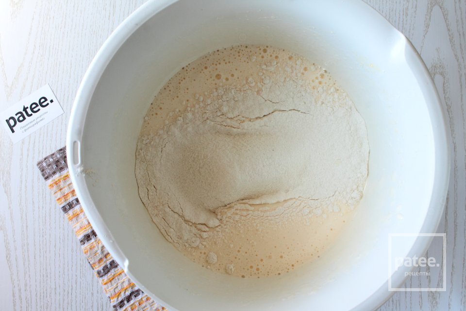 Бисквит с грушами в мультиварке - Шаг 4