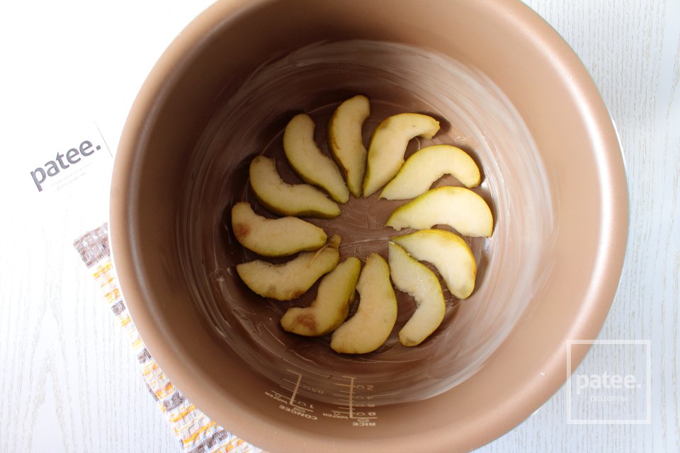 Бисквит с грушами в мультиварке - Шаг 7