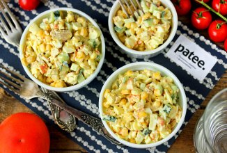 Салат с куриным мясом и крабовыми палочками