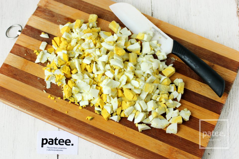 Салат с куриным мясом и крабовыми палочками - Шаг 4