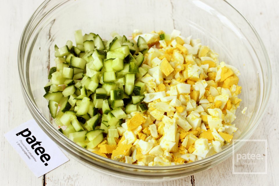 Салат с куриным мясом и крабовыми палочками - Шаг 7