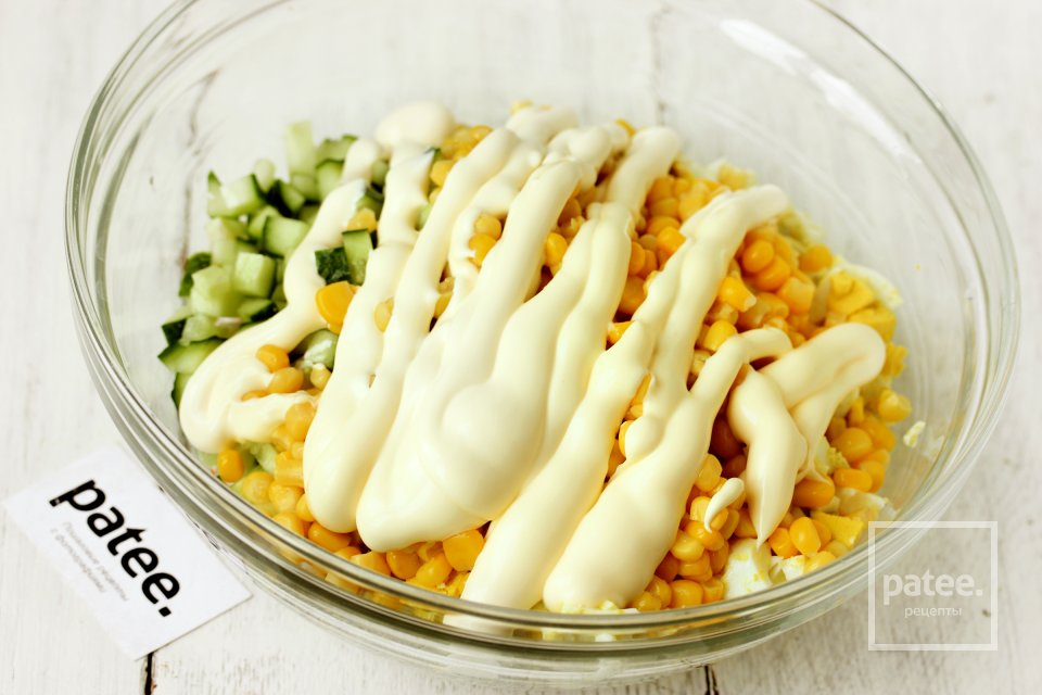 Салат с куриным мясом и крабовыми палочками - Шаг 9