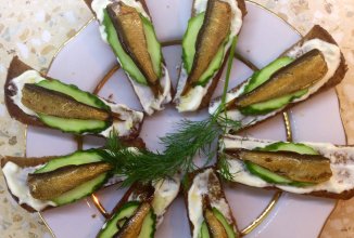 Бутерброды со шпротами