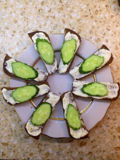 Бутерброды со шпротами - Шаг 4