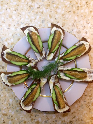 Бутерброды со шпротами - Шаг 5