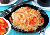 Фунчоза с кальмарами и овощами