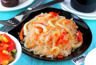 Фунчоза с кальмарами и овощами