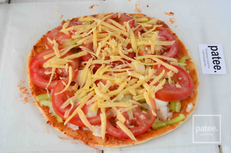 Пицца с помидорами и моцарелой - Шаг 12