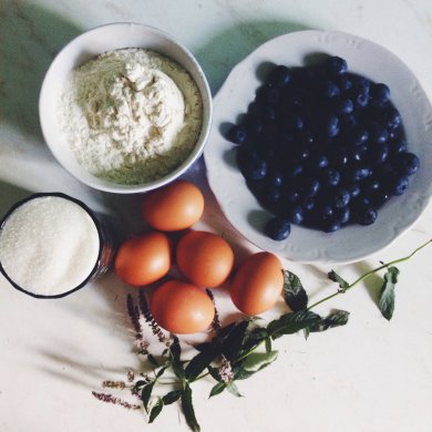 Бисквит с голубикой и мятой - Шаг 1