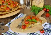 Кабачковая пицца с грибами и колбасой