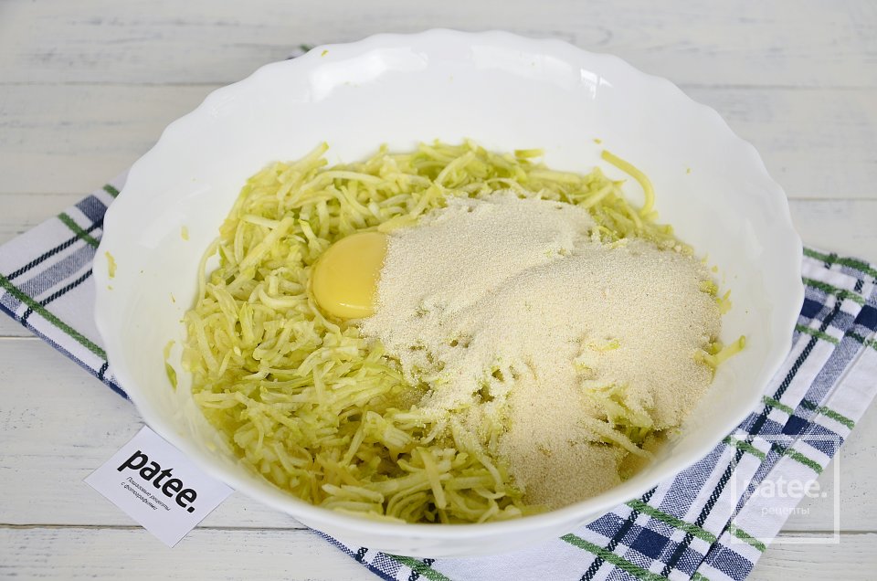 Кабачковая пицца с грибами и колбасой - Шаг 4