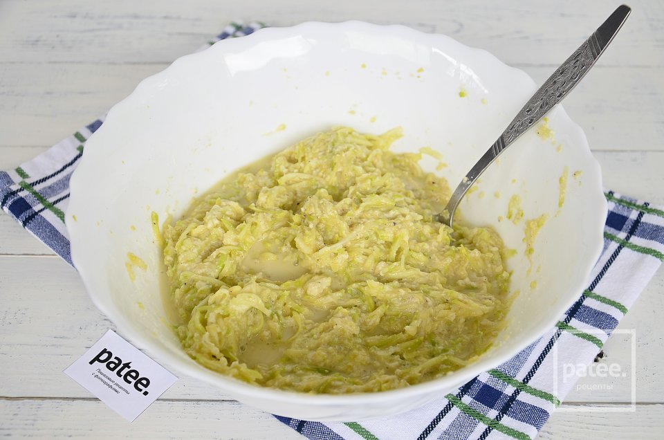 Кабачковая пицца с грибами и колбасой - Шаг 8