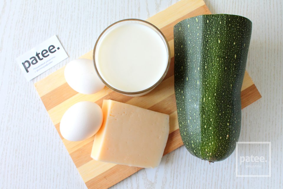 Пирог с кабачками и луком - Шаг 1