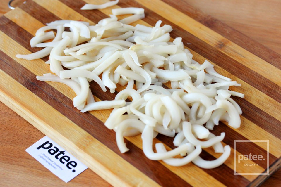 Фунчоза с кальмарами и овощами - Шаг 2