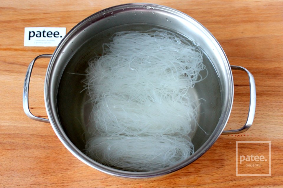 Фунчоза с кальмарами и овощами - Шаг 5