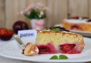 Сметанная шарлотка со сливами