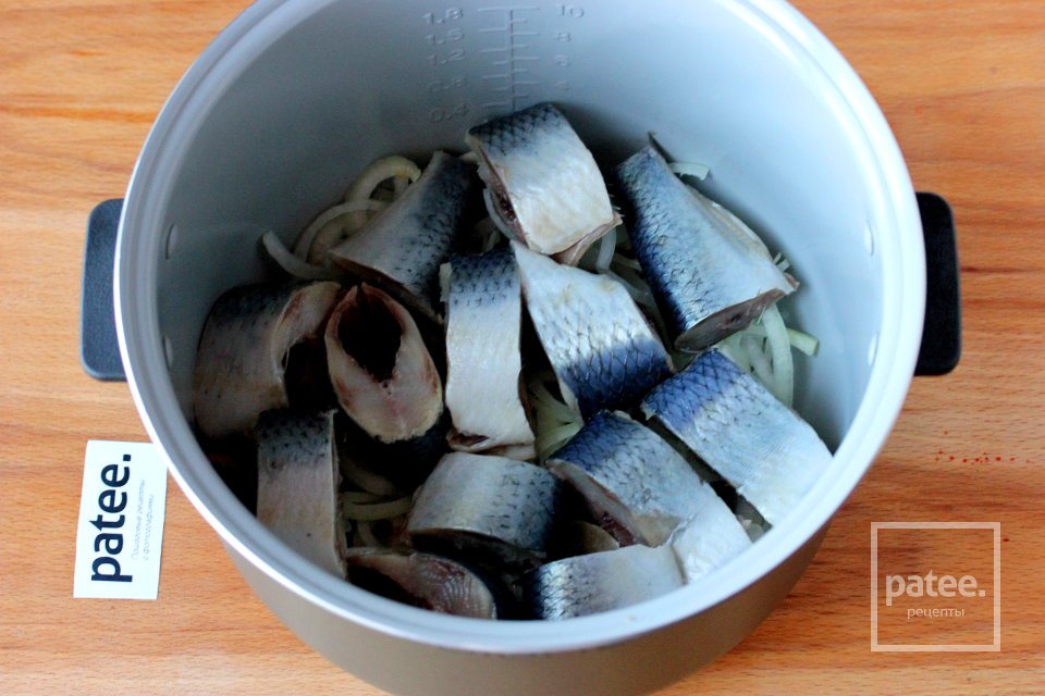 Сельдь, тушеная в чае в мультиварке - Шаг 7