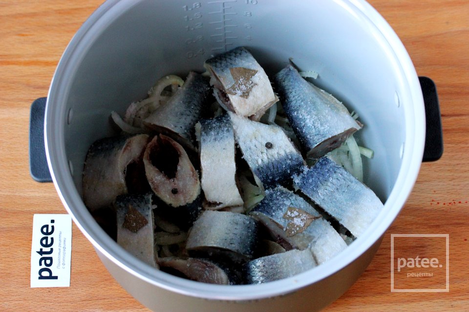 Сельдь, тушеная в чае в мультиварке - Шаг 8