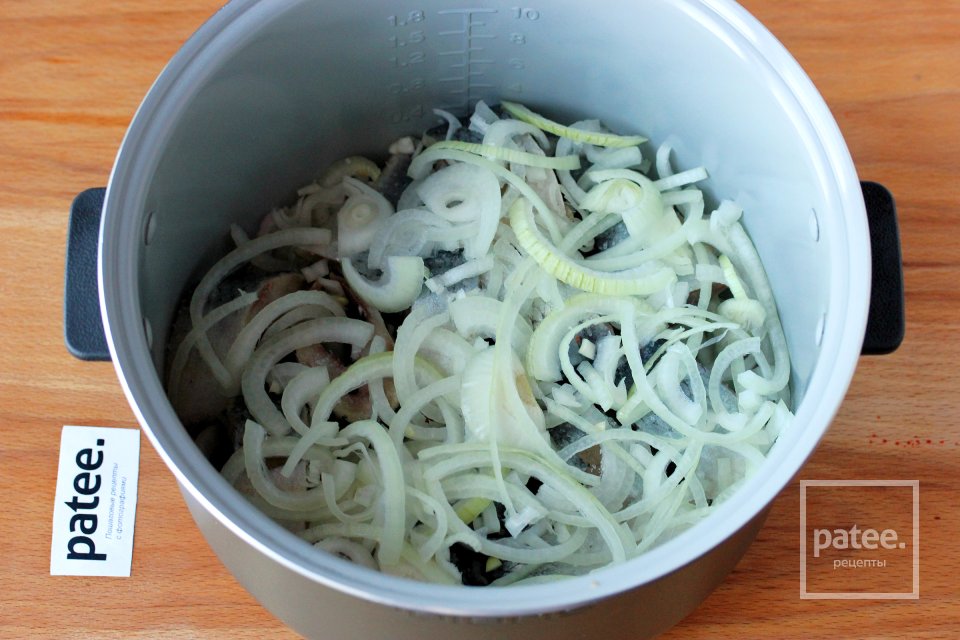 Сельдь, тушеная в чае в мультиварке - Шаг 9