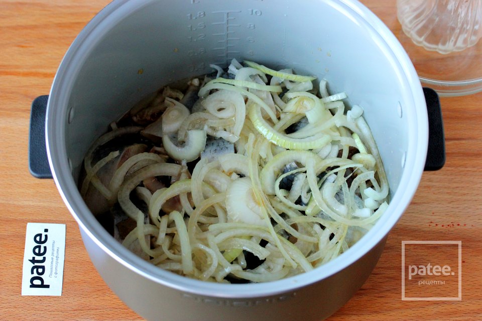 Сельдь, тушеная в чае в мультиварке - Шаг 10