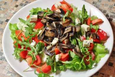 Рецепт Овощной салат с жареными грибами
