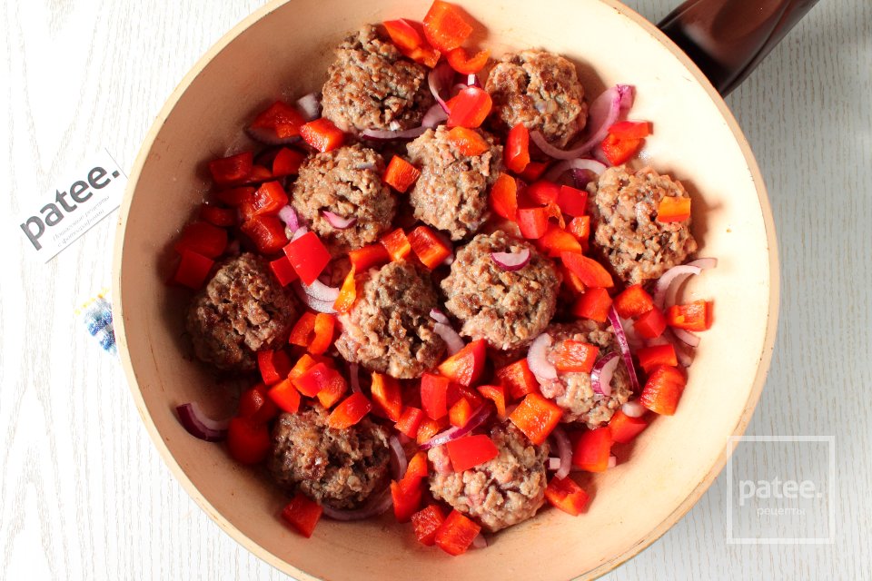 Тефтели в томатном соусе с фасолью - Шаг 7