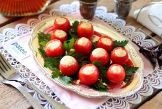 Томаты черри с базиликовым кремом