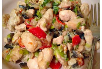 Курица с овощами.