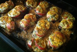 Свинина с луком в сметанном соусе