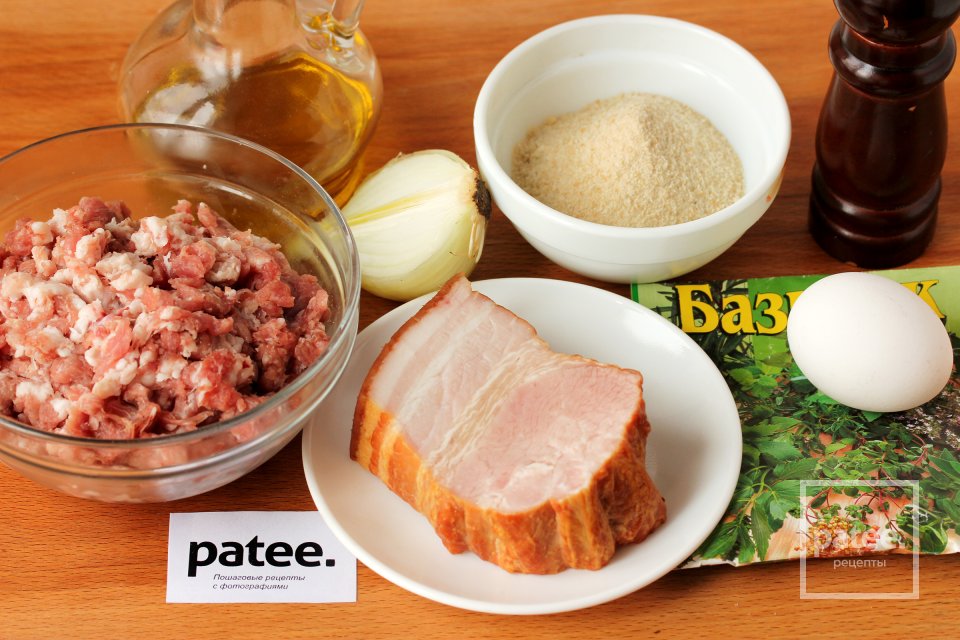 Фрикадельки с копчёной грудинкой и базиликом - Шаг 1