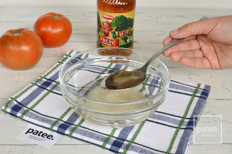 Салат из помидор в пикантном маринаде - Шаг 3