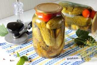 Консервированные огурцы с помидорами по-домашнему