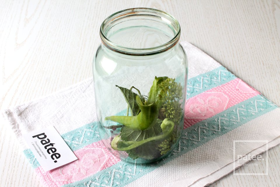 Консервированные огурцы с помидорами по-домашнему - Шаг 5