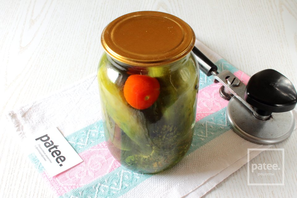 Консервированные огурцы с помидорами по-домашнему - Шаг 10