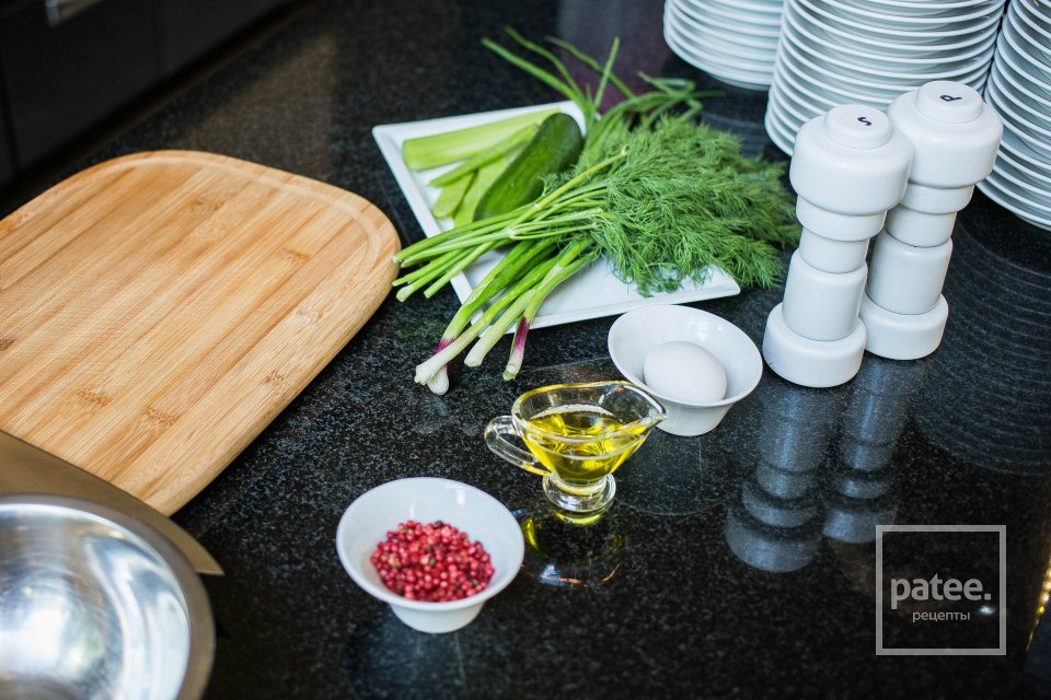 Легкий салат с яйцом пашот - Шаг 1