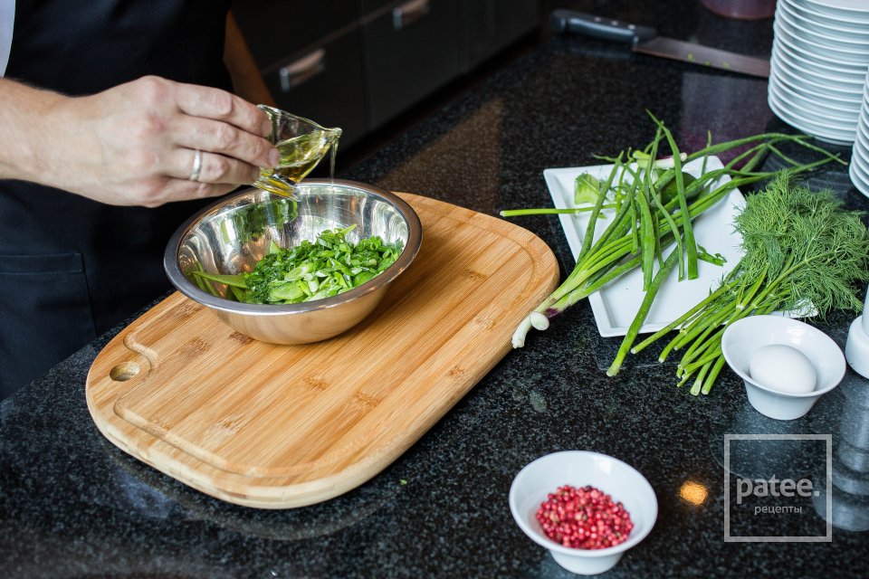 Легкий салат с яйцом пашот - Шаг 8