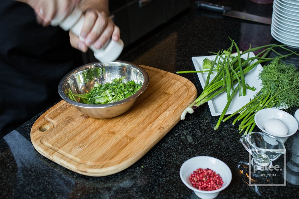 Легкий салат с яйцом пашот - Шаг 9