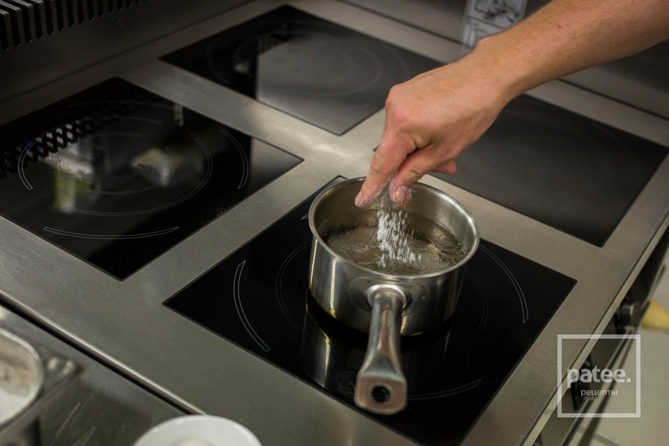 Легкий салат с яйцом пашот - Шаг 12