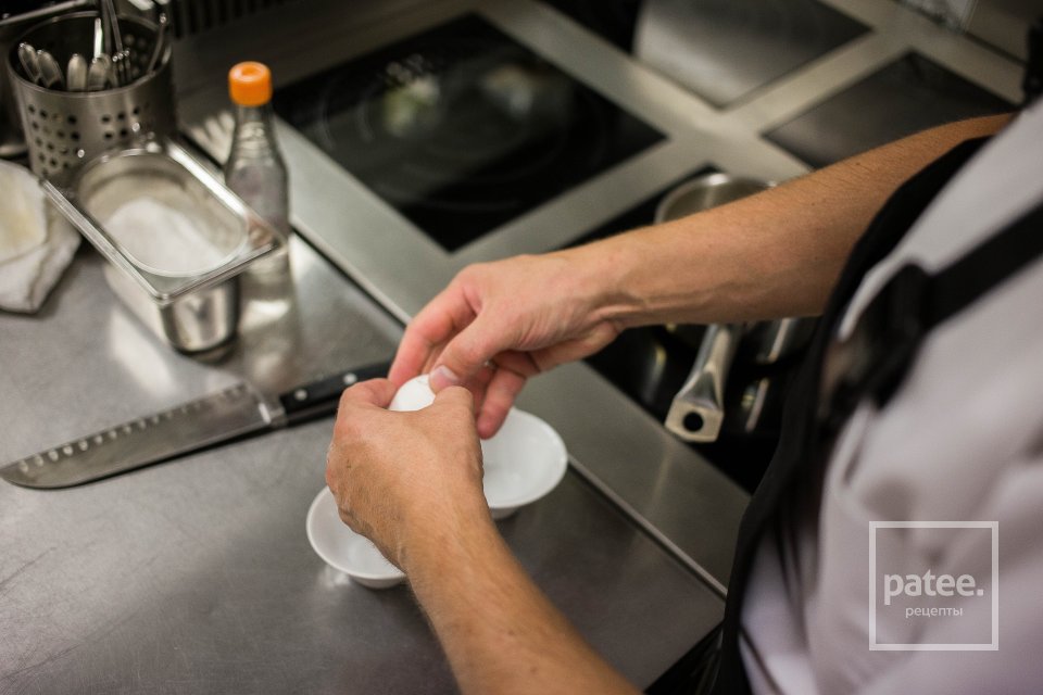 Легкий салат с яйцом пашот - Шаг 13