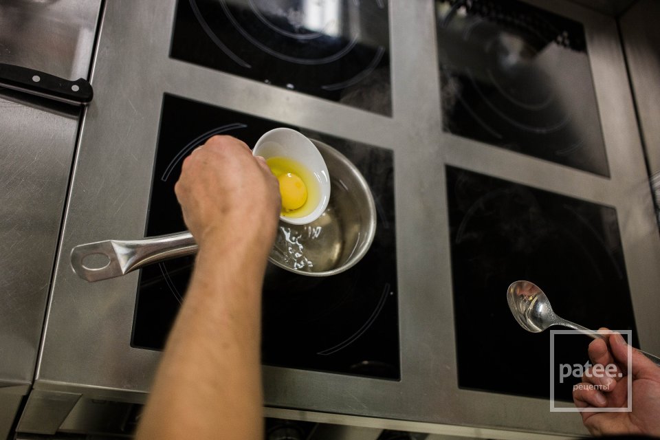 Легкий салат с яйцом пашот - Шаг 14