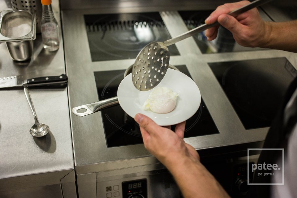 Легкий салат с яйцом пашот - Шаг 16