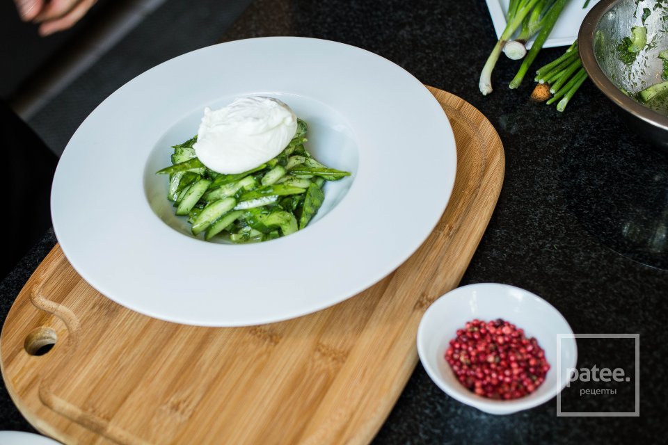 Легкий салат с яйцом пашот - Шаг 18