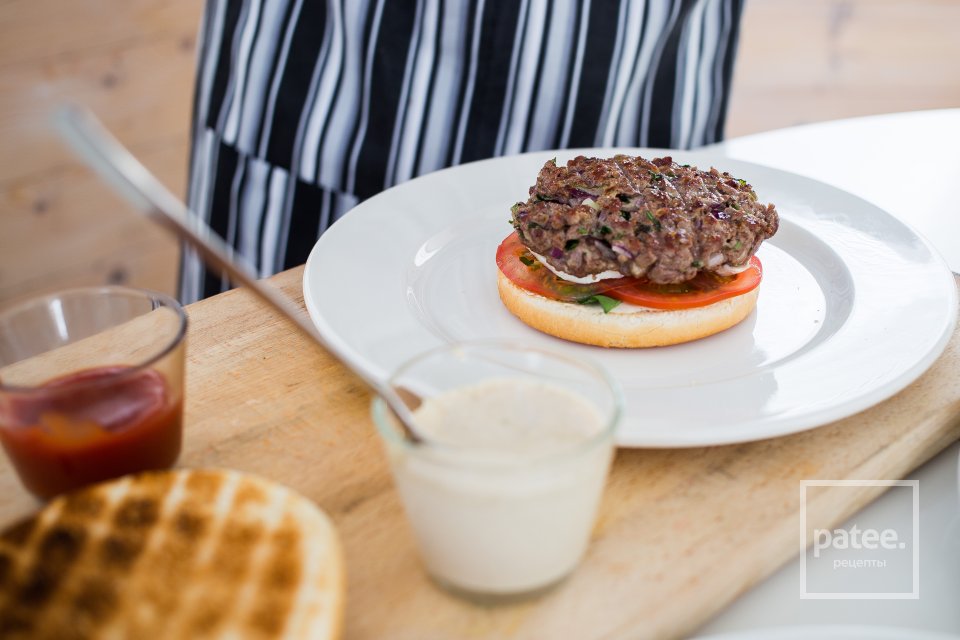 Гамбургер из телятины с соусом вителло тоннато - Шаг 30