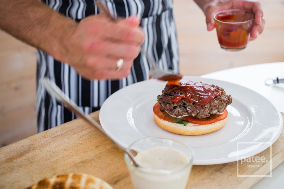 Гамбургер из телятины с соусом вителло тоннато - Шаг 31