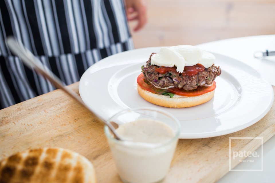 Гамбургер из телятины с соусом вителло тоннато - Шаг 32