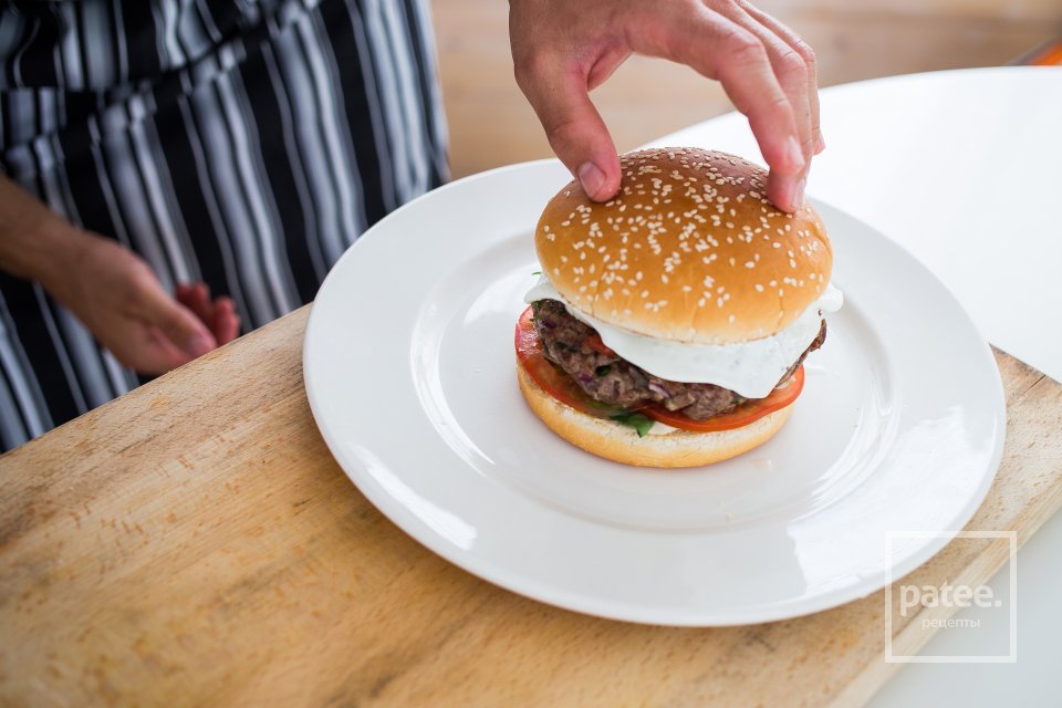 Гамбургер из телятины с соусом вителло тоннато - Шаг 34