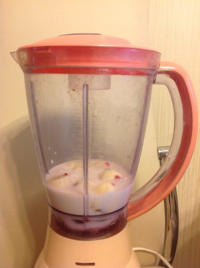 Смузи с бананом,варением и виноградом - Шаг 4