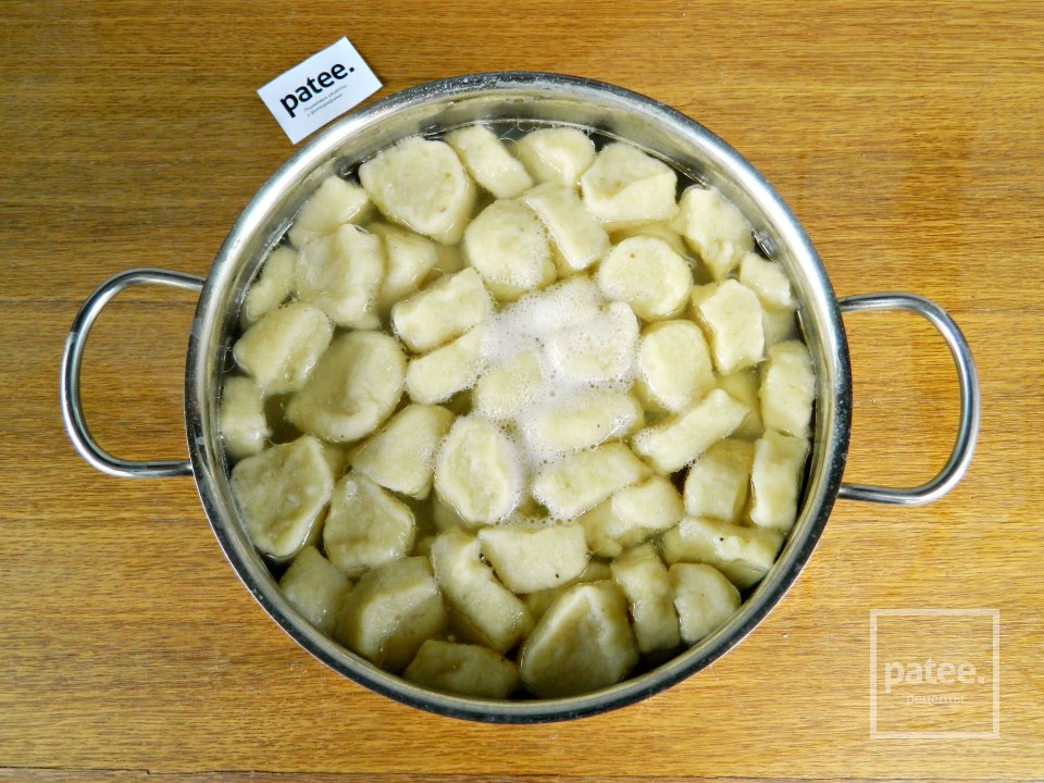Картофельные галушки со шкварками - Шаг 9
