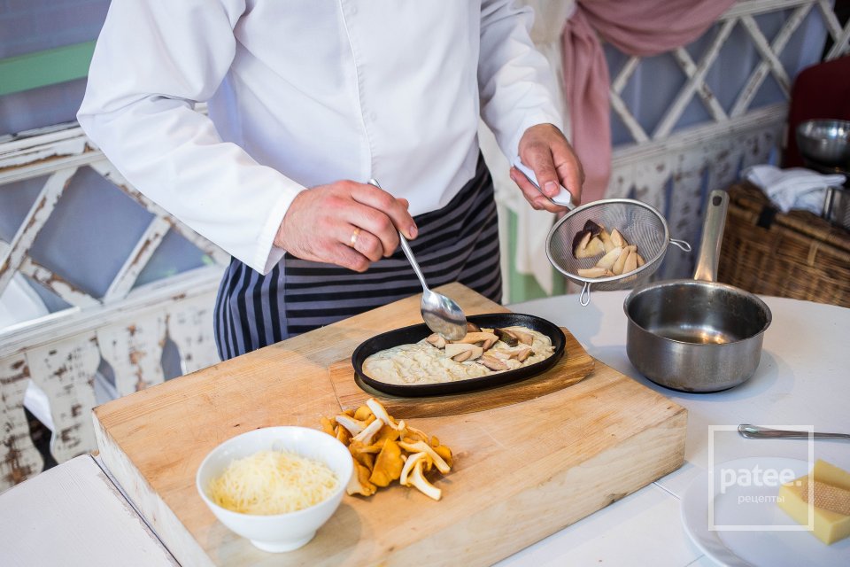 Запеканка с грибами и сыром грюйер - Шаг 14