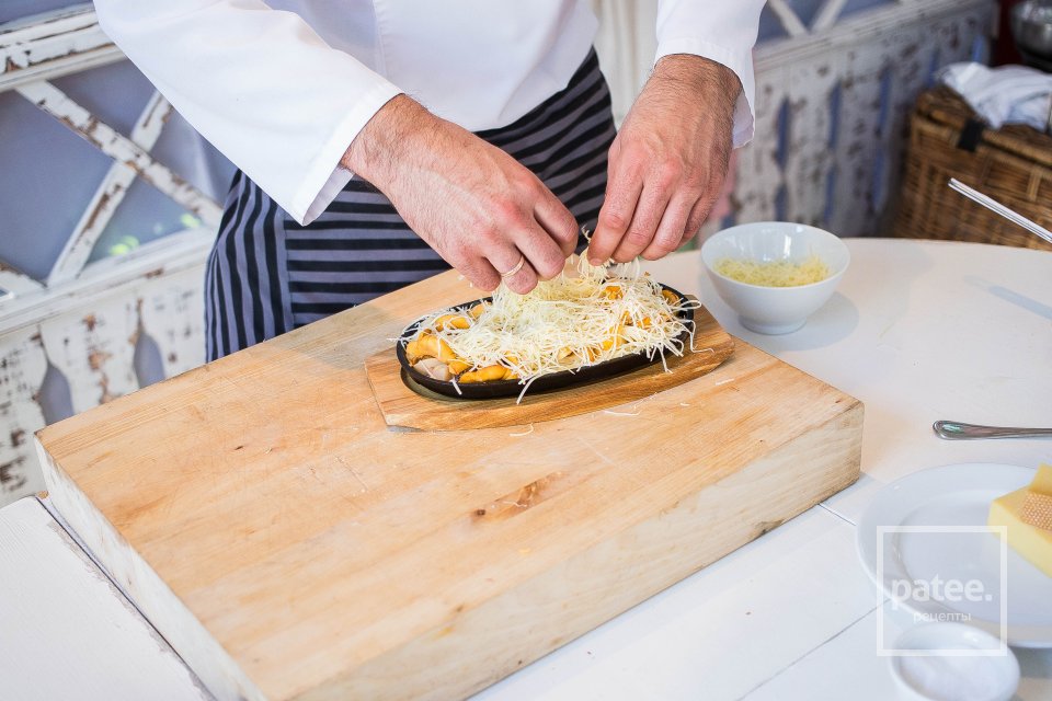 Запеканка с грибами и сыром грюйер - Шаг 16